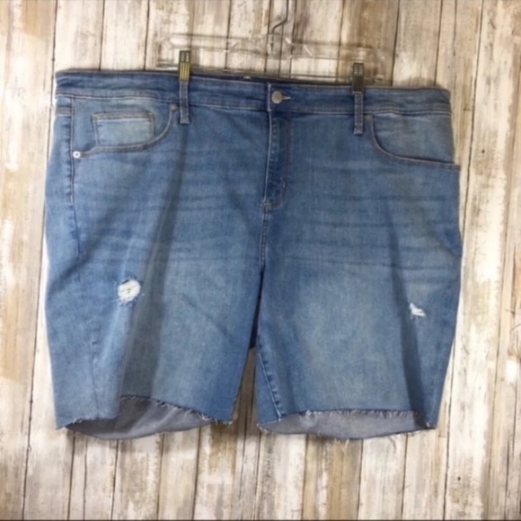 NWT Universal Thread Mid Rise Bermuda Shorts - Picture 1 of 7